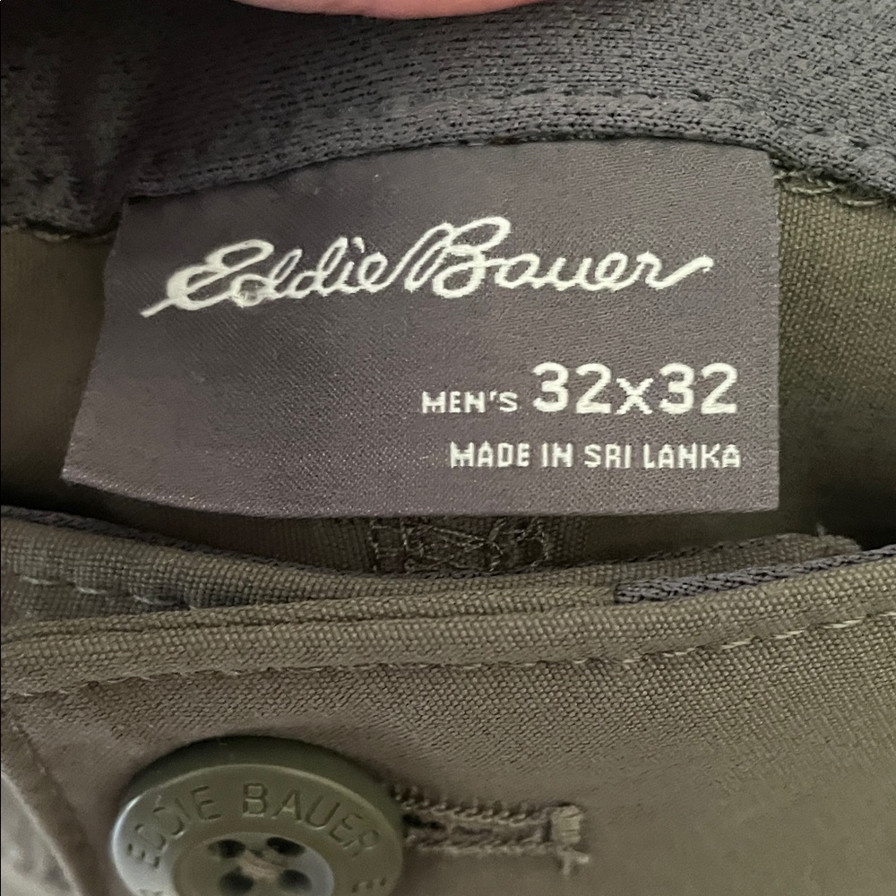 Eddie Bauer Men's Khaki pants/shorts - Picture 2 of 6